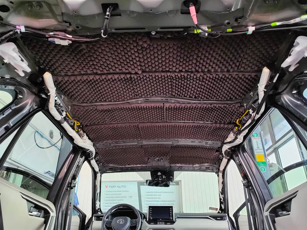 Toyota RAV4 Hybryda – wyciszenie samochodu oraz poprawa jakości dźwięku