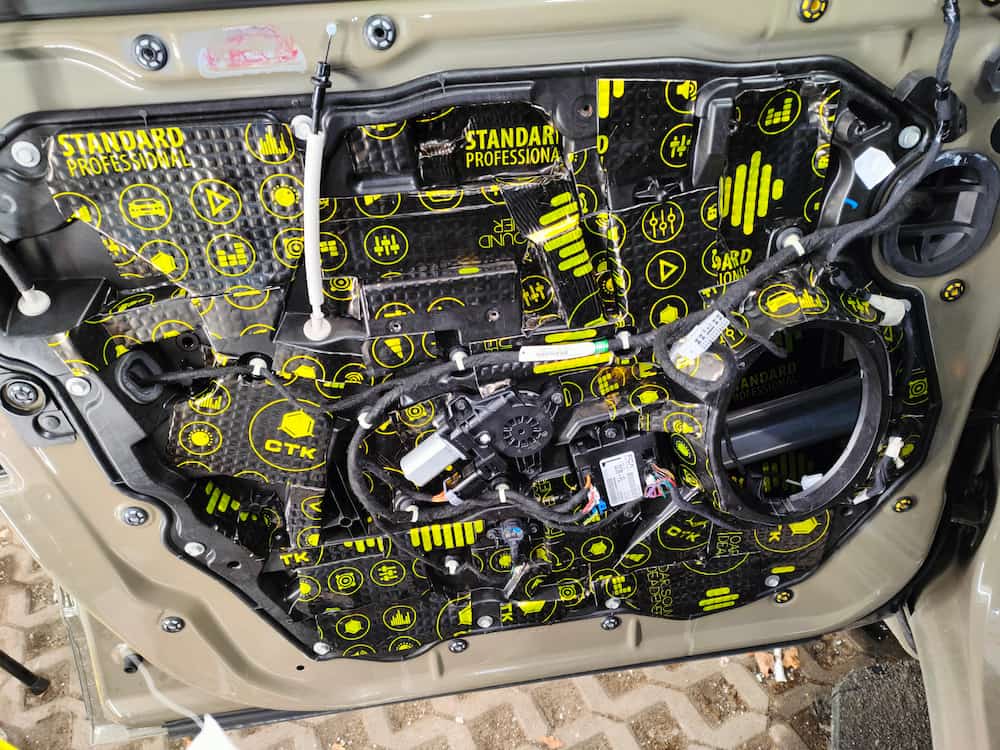 wygłuszanie samochodu bez utraty gwarancji